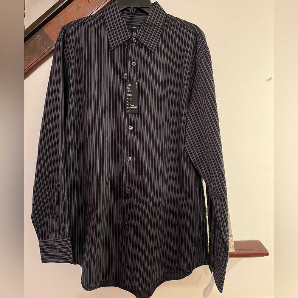 VAN HEUSAN NWT MENS STRIPED SHIRT. MEDIUM. NO IRON FABRIC